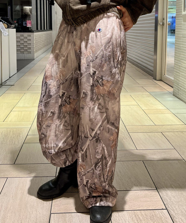 Kellyさんの「BEAMS WOMEN｜ワイドショートフィット フェード コーデュロイ フーデットブルゾン」を使ったコーディネート