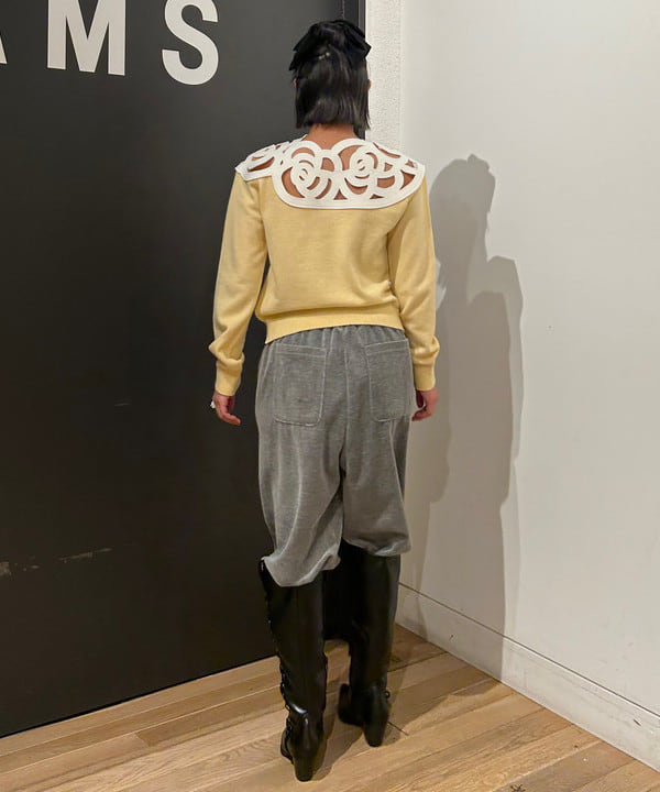 佐藤 亜美さんの「BEAMS WOMEN｜ベロア ワイド スウェット パンツ」を使ったコーディネート