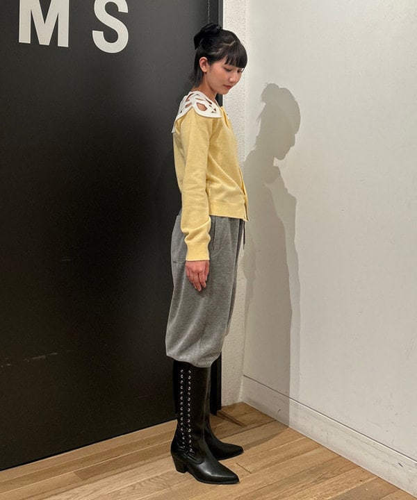 佐藤 亜美さんの「BEAMS WOMEN｜ベロア ワイド スウェット パンツ」を使ったコーディネート