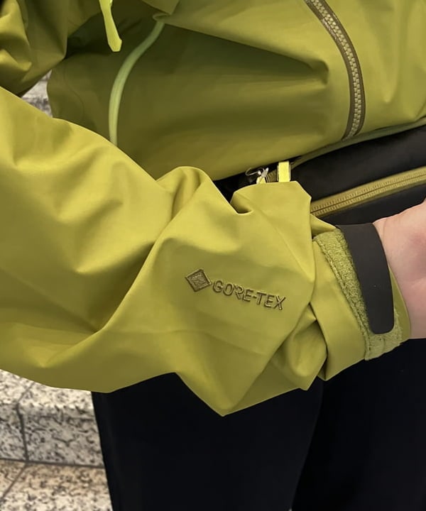 赤羽 花さんの「BEAMS WOMEN｜ワイド チノ パンツ」を使ったコーディネート