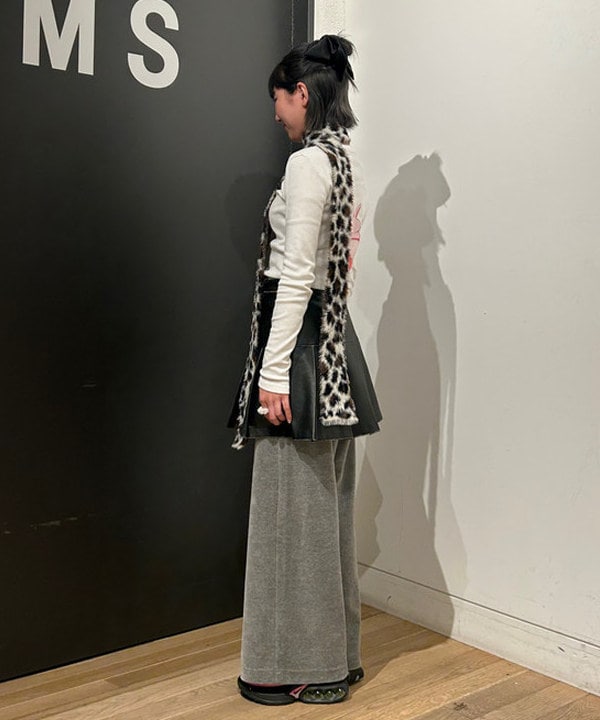 佐藤 亜美さんの「BEAMS WOMEN｜ベロア ワイド スウェット パンツ」を使ったコーディネート