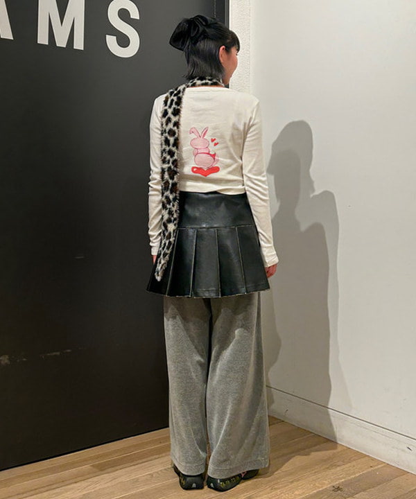 佐藤 亜美さんの「BEAMS WOMEN｜ベロア ワイド スウェット パンツ」を使ったコーディネート