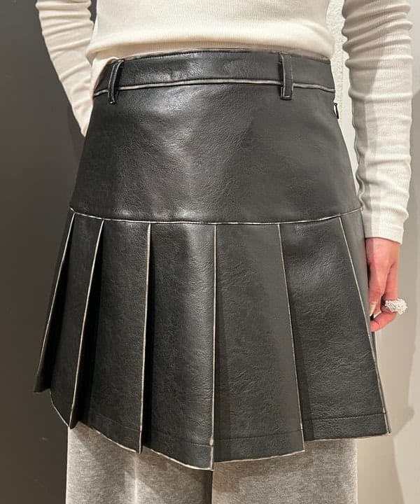 佐藤 亜美さんの「BEAMS WOMEN｜ベロア ワイド スウェット パンツ」を使ったコーディネート