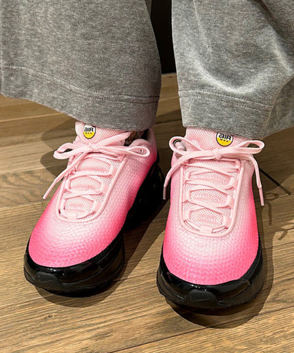 佐藤 亜美さんの「BEAMS WOMEN｜ベロア ワイド スウェット パンツ」を使ったコーディネート