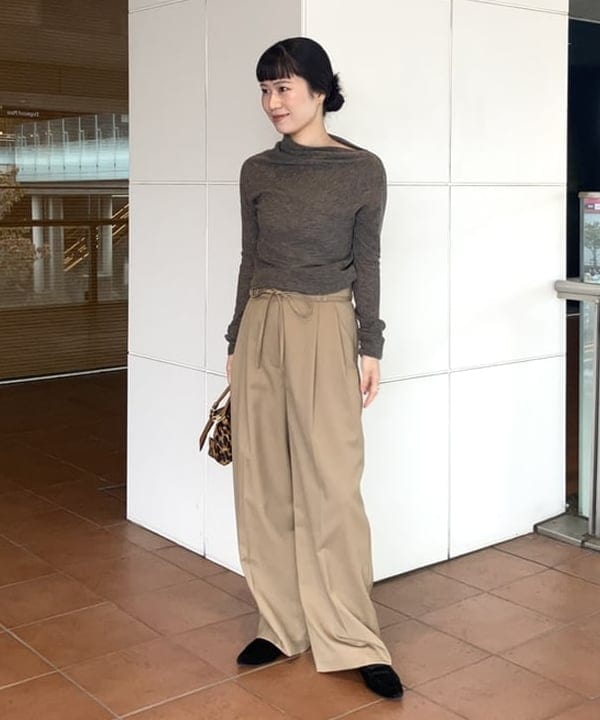 きちんと感と涼しさが両立する、リネンジャケット合わせの洗練夏コーデ