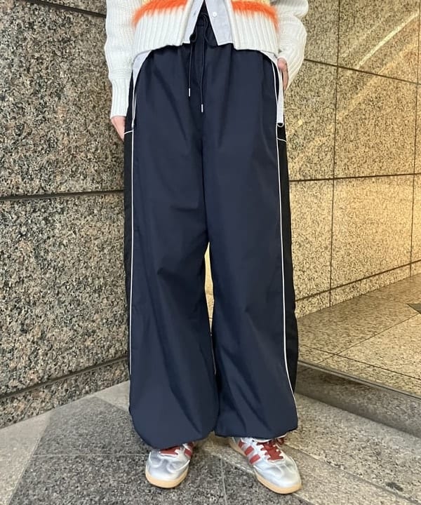 加歩さんの「BEAMS WOMEN｜【別注】BOUSSOLE / ボーダージップ ニット カーディガン」を使ったコーディネート