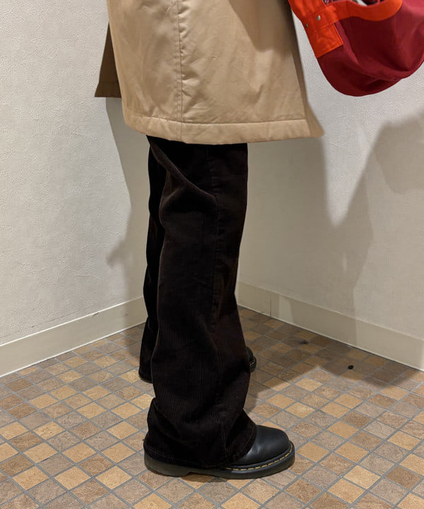 ばるたんさんの「BEAMS WOMEN｜コード フレア パンツ」を使ったコーディネート