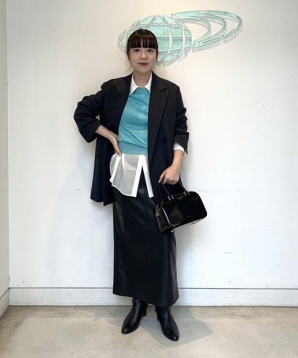 風をまとう、軽やかなティアードワンピ。大人の可愛げは、さりげないドット柄で