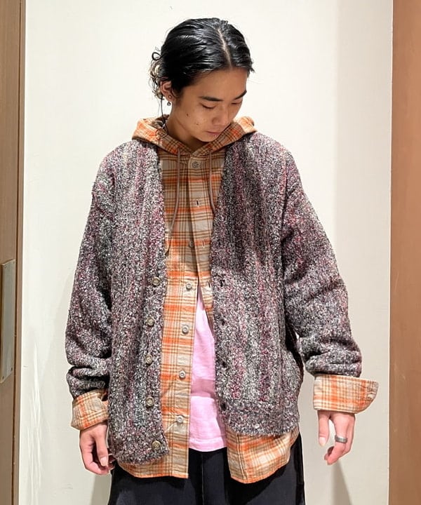 菊田 悠さんの「BEAMS WOMEN｜5ゲージ ブークレ カーディガン」を使ったコーディネート