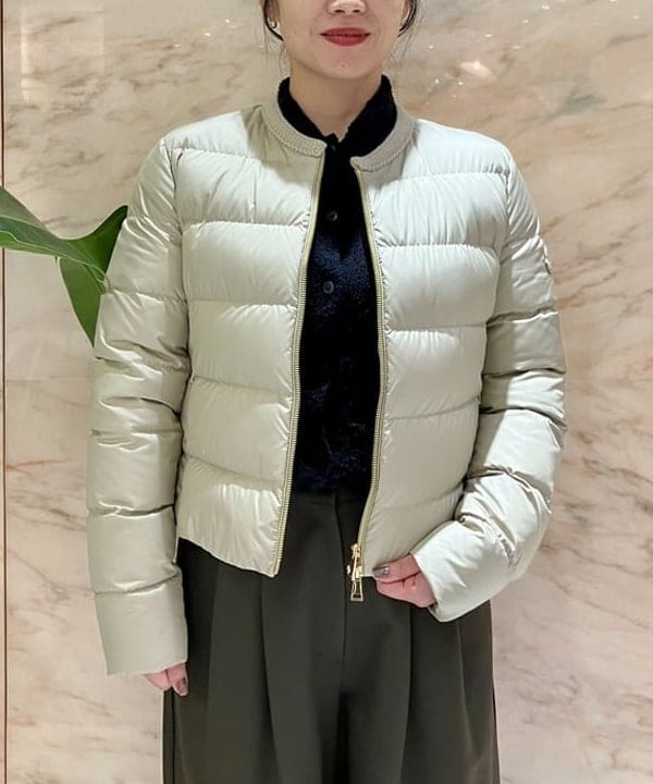 小笠原 楓さんの「BEAMS WOMEN｜AK+1 / ポロカラーショート カーディガン」を使ったコーディネート