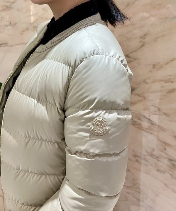 小笠原 楓さんの「BEAMS WOMEN｜AK+1 / ポロカラーショート カーディガン」を使ったコーディネート