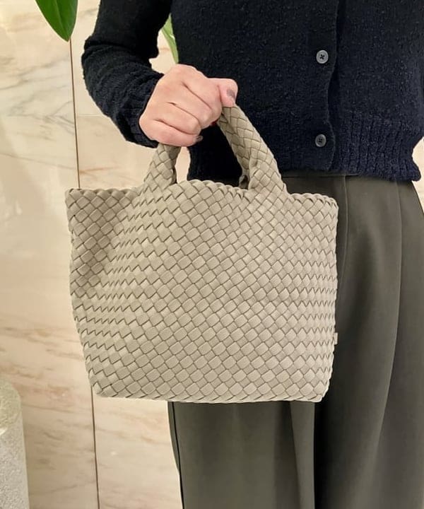 小笠原 楓さんの「BEAMS WOMEN｜AK+1 / ポロカラーショート カーディガン」を使ったコーディネート