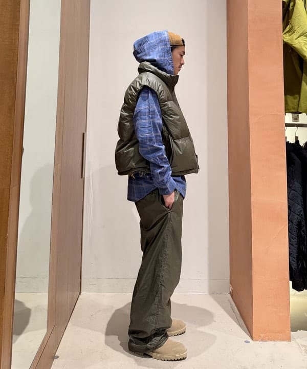 Ryohei Takataさんの「BEAMS WOMEN｜【別注】Clarks ORIGINALS / Desert Boot GORE-TEX（R）」を使ったコーディネート