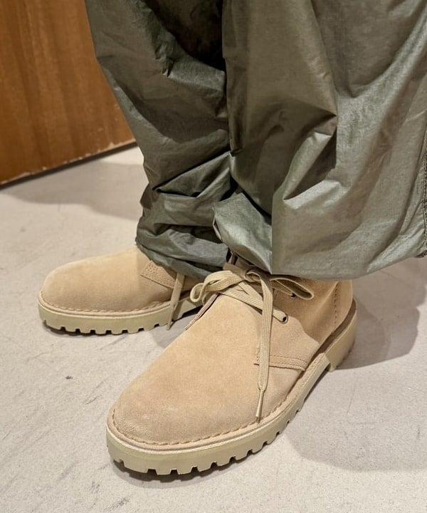 Ryohei Takataさんの「BEAMS WOMEN｜【別注】Clarks ORIGINALS / Desert Boot GORE-TEX（R）」を使ったコーディネート