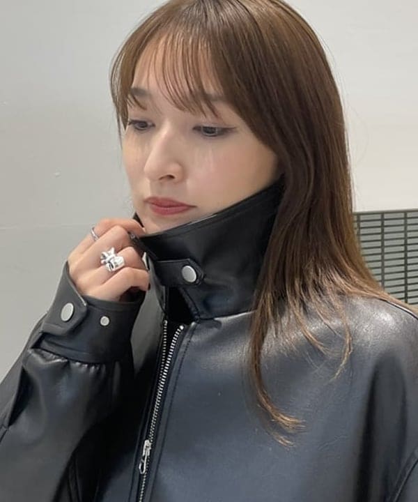 松本 佳菜子さんの「BEAMS WOMEN｜フェイクレザー フライト ジャケット」を使ったコーディネート