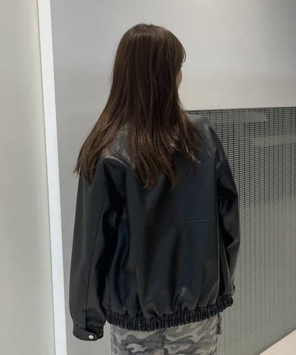 松本 佳菜子さんの「BEAMS WOMEN｜フェイクレザー フライト ジャケット」を使ったコーディネート