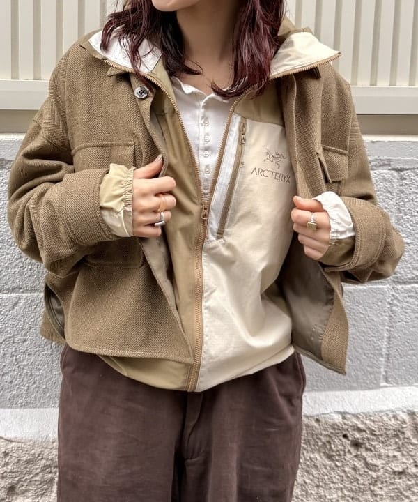 SHINAGAWAさんの「BEAMS WOMEN｜ショート ヘリンボーン CPO ジャケット」を使ったコーディネート