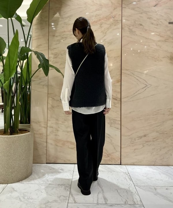 茂野 真楓さんの「BEAMS WOMEN｜ポリエステル ウール トロピカル シアー シャツ」を使ったコーディネート