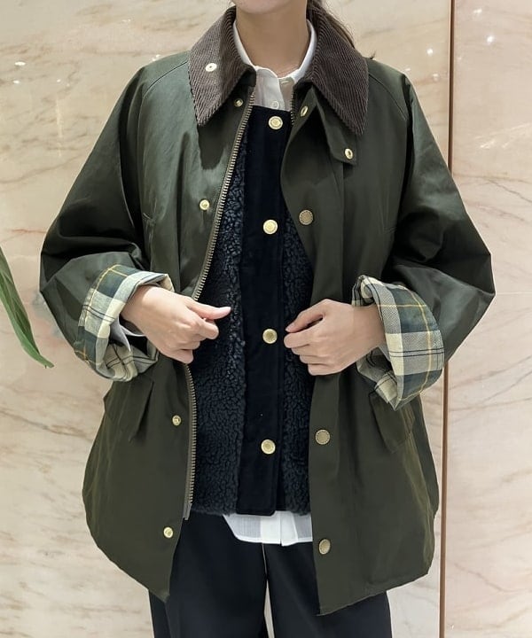 茂野 真楓さんの「BEAMS WOMEN｜ポリエステル ウール トロピカル シアー シャツ」を使ったコーディネート