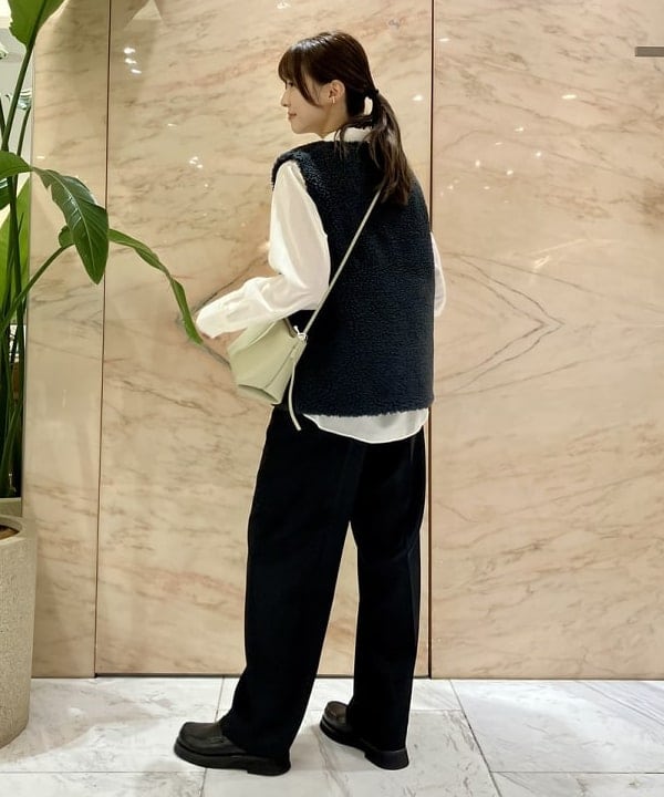 茂野 真楓さんの「BEAMS WOMEN｜ポリエステル ウール トロピカル シアー シャツ」を使ったコーディネート