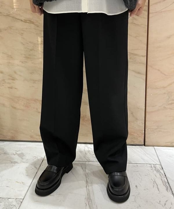 茂野 真楓さんの「BEAMS WOMEN｜ポリエステル ウール トロピカル シアー シャツ」を使ったコーディネート