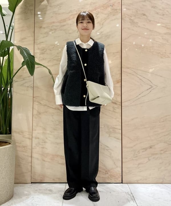 茂野 真楓さんの「BEAMS WOMEN｜ポリエステル ウール トロピカル シアー シャツ」を使ったコーディネート