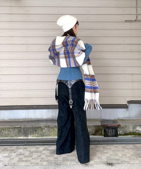 カタヤマ アヤさんの「BEAMS WOMEN｜RBS / フェイク スエード パンツ」を使ったコーディネート