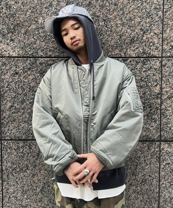 ムファサさんの「BEAMS WOMEN｜リラックスフィット THERMOLITE(R) MA-1 （撥水）」を使ったコーディネート