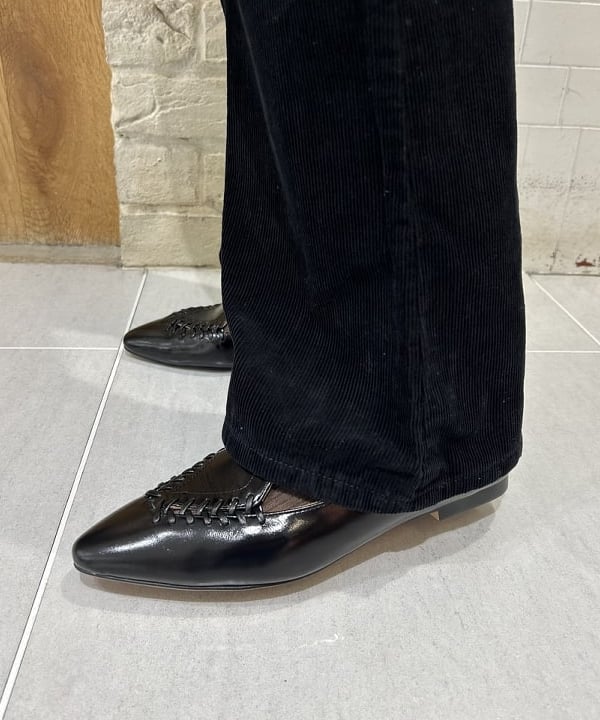 桃羽さんの「BEAMS WOMEN｜コード フレア パンツ」を使ったコーディネート