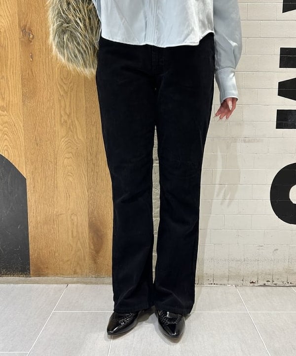 桃羽さんの「BEAMS WOMEN｜コード フレア パンツ」を使ったコーディネート