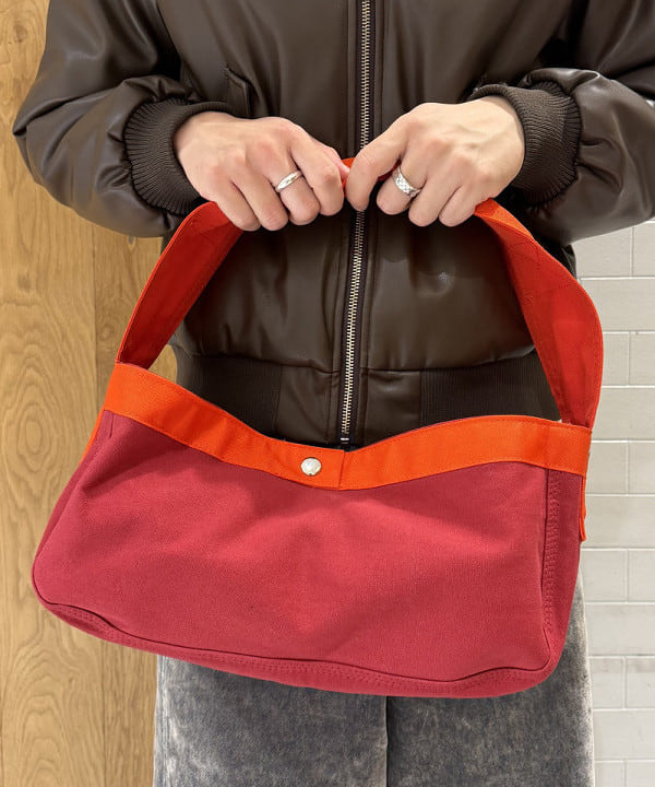 マツミヤさんの「BEAMS WOMEN｜ニュースペーパーバッグ ミニ」を使ったコーディネート