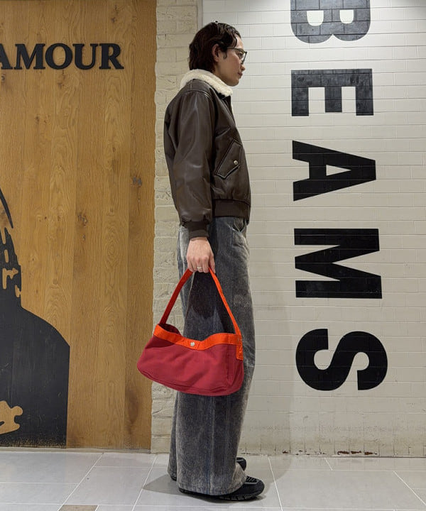 マツミヤさんの「BEAMS WOMEN｜ニュースペーパーバッグ ミニ」を使ったコーディネート