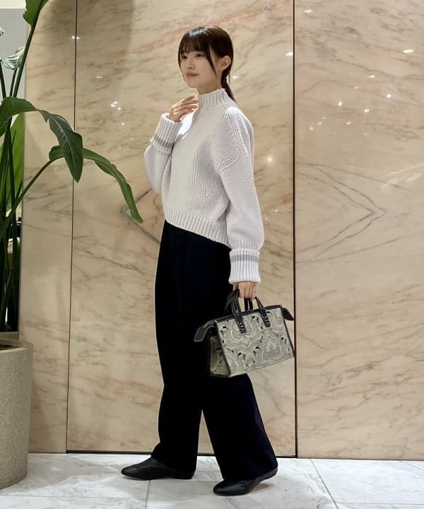 茂野 真楓さんの「BEAMS WOMEN｜AK+1 / 3ゲージ ホールガーメント コクーン ニット」を使ったコーディネート