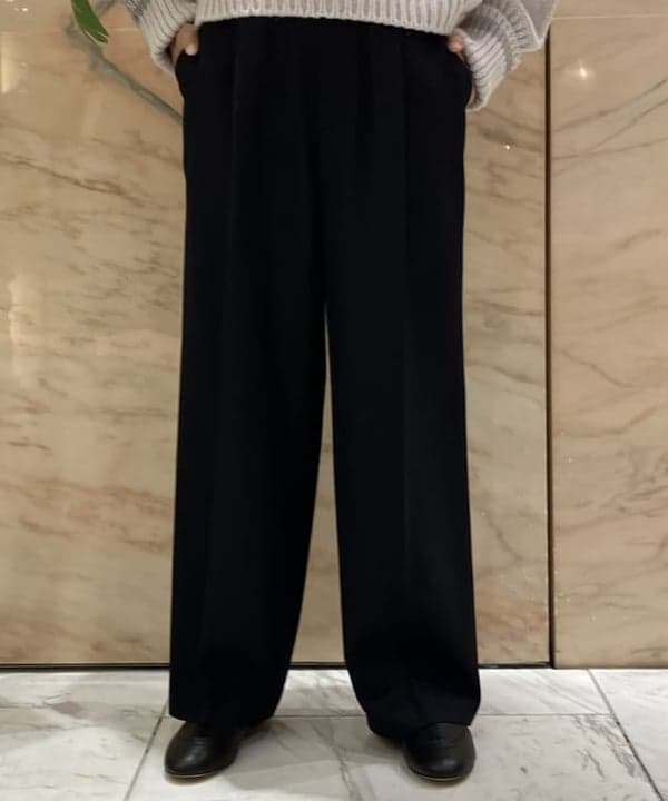 茂野 真楓さんの「BEAMS WOMEN｜AK+1 / 3ゲージ ホールガーメント コクーン ニット」を使ったコーディネート