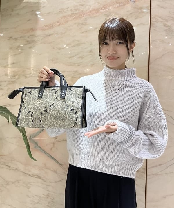 茂野 真楓さんの「BEAMS WOMEN｜AK+1 / 3ゲージ ホールガーメント コクーン ニット」を使ったコーディネート