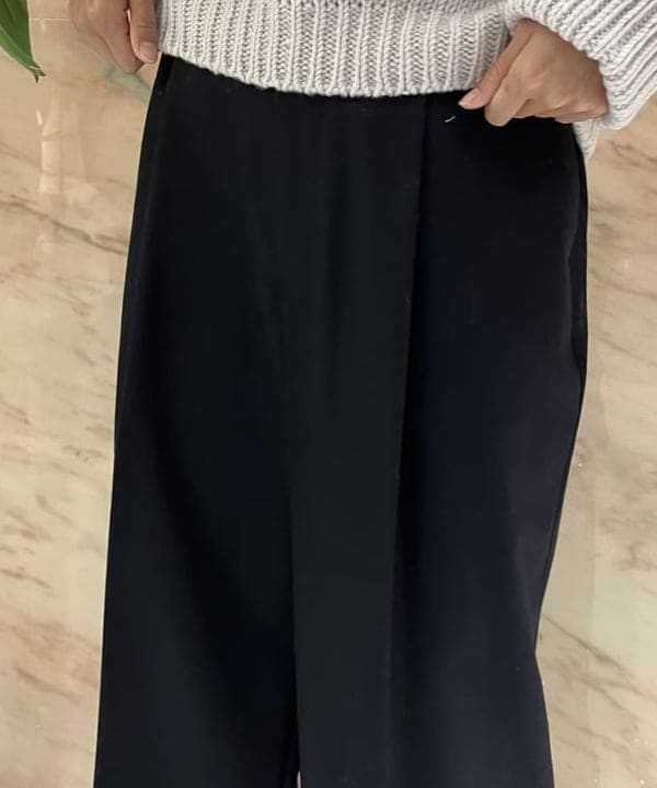 茂野 真楓さんの「BEAMS WOMEN｜AK+1 / 3ゲージ ホールガーメント コクーン ニット」を使ったコーディネート