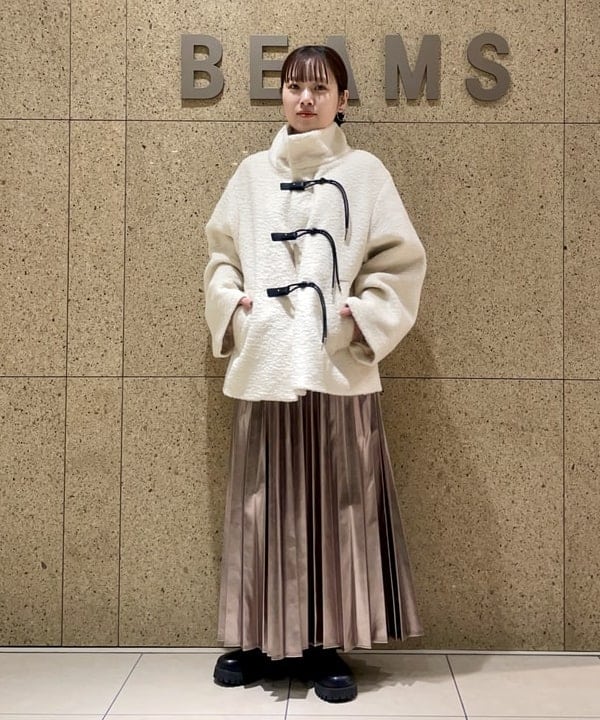 カタヤマ アヤさんの「BEAMS WOMEN｜シャギー トグルボタン ハーフ コート」を使ったコーディネート