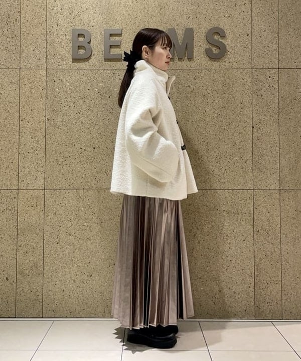 カタヤマ アヤさんの「BEAMS WOMEN｜シャギー トグルボタン ハーフ コート」を使ったコーディネート