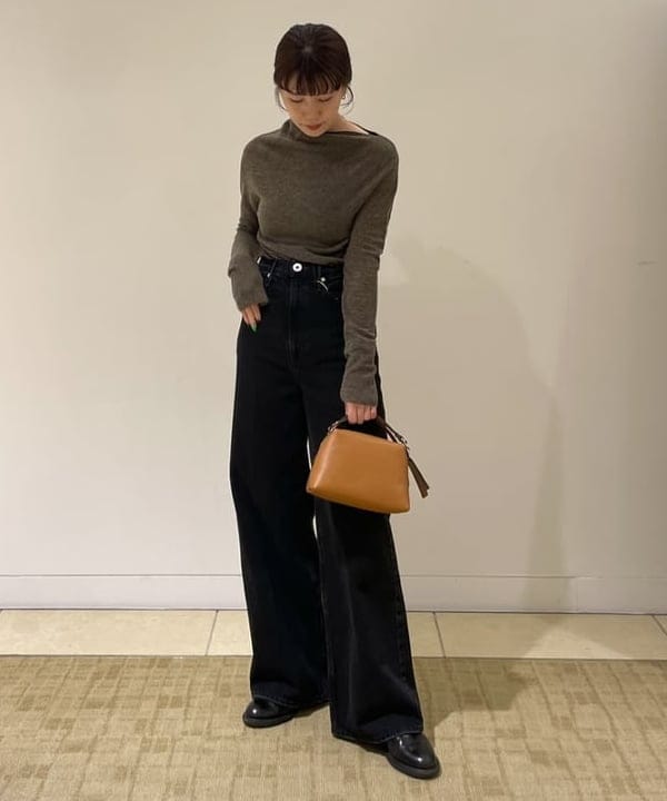 SAKAIさんの「BEAMS WOMEN｜AK+1 / 片畦 アシメトリーネック プルオーバー」を使ったコーディネート