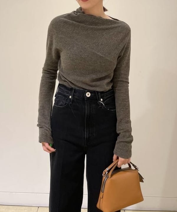 SAKAIさんの「BEAMS WOMEN｜AK+1 / 片畦 アシメトリーネック プルオーバー」を使ったコーディネート