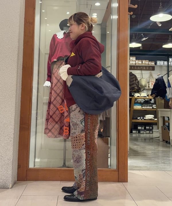 大石彩可さんの「BEAMS WOMEN｜ニュースペーパーバッグ NEW」を使ったコーディネート