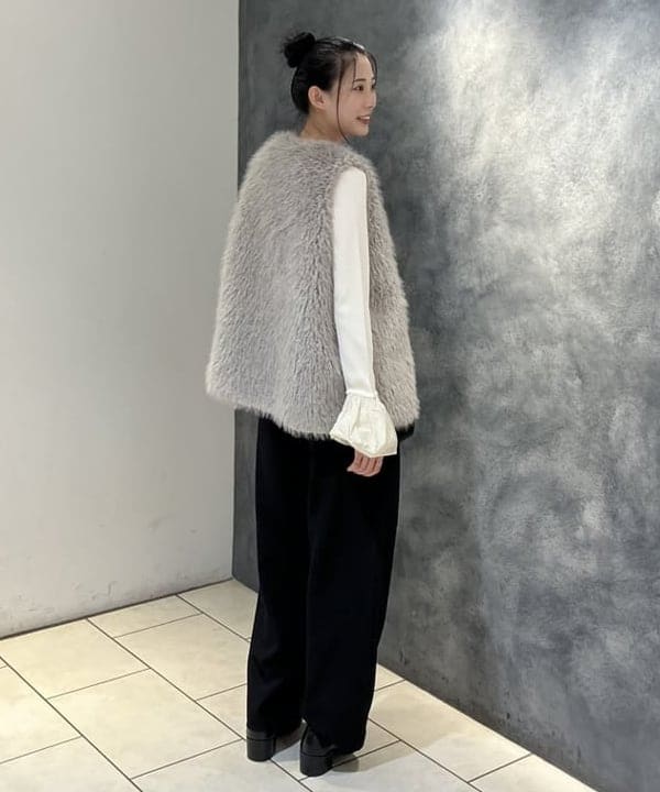 nodokaさんの「BEAMS WOMEN｜ウェイビー フェイクファー ジレ」を使ったコーディネート