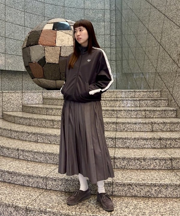 はやしあかねさんの「BEAMS WOMEN｜FRED PERRY / Taped Track Jacket」を使ったコーディネート