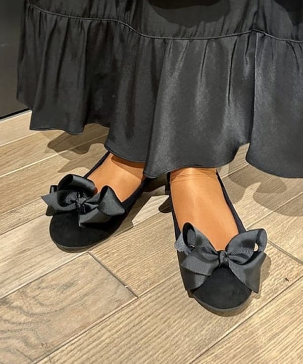 早川 萌子さんの「BEAMS WOMEN｜フリルカラー リボン ブラウス」を使ったコーディネート