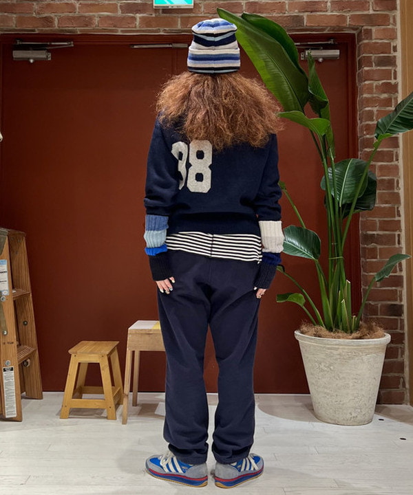 エノモト アミさんの「BEAMS WOMEN｜ビッグ ロゴ クルー」を使ったコーディネート