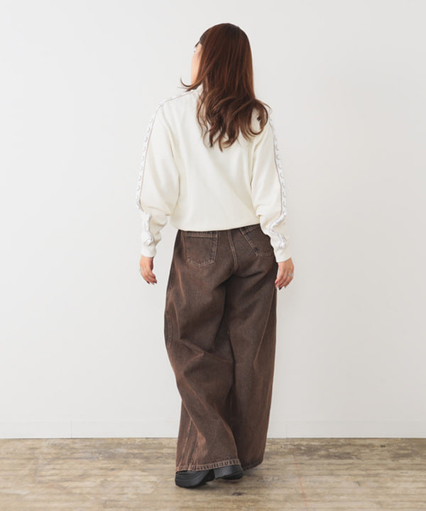 松本 佳菜子さんの「BEAMS WOMEN｜FRED PERRY / Taped Track Jacket」を使ったコーディネート