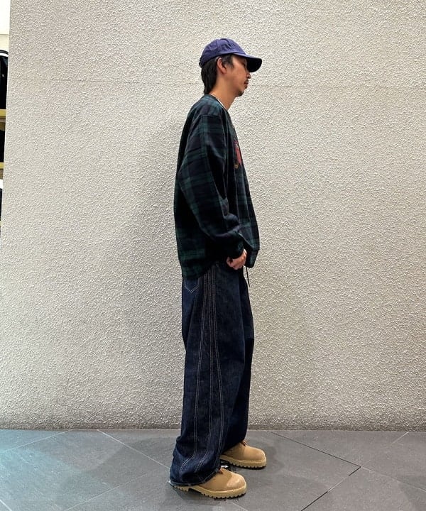 rogiさんの「BEAMS WOMEN｜【別注】Clarks ORIGINALS / Desert Boot GORE-TEX（R）」を使ったコーディネート