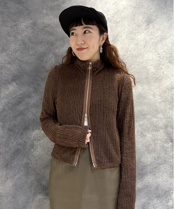 庭野 優紀さんの「BEAMS WOMEN｜シャギー ジップ カーディガン」を使ったコーディネート