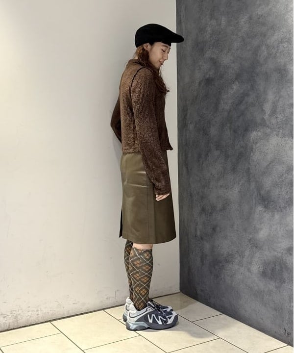 庭野 優紀さんの「BEAMS WOMEN｜シャギー ジップ カーディガン」を使ったコーディネート