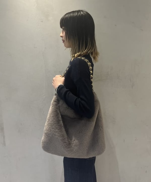 中平 あみさんの「BEAMS WOMEN｜フラッフィー ボートネック ニット」を使ったコーディネート